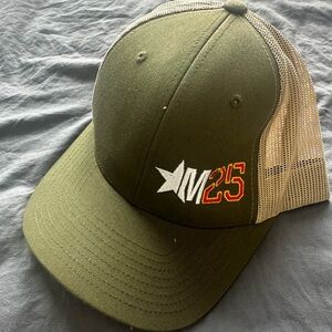 The Classic Black Mesh Cap M25